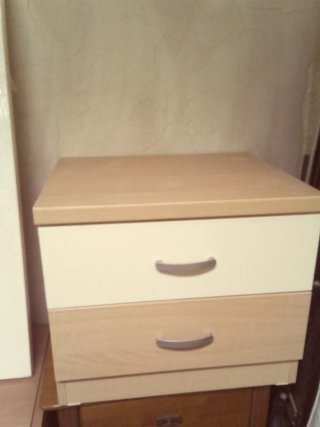 Mesita de noche de madera