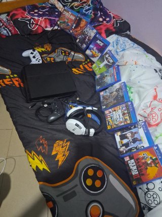Consola PS4 (PlayStation 4) con juegos