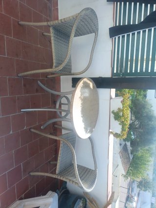 Conjunto de jardín: mesa y 2 sillas x20€