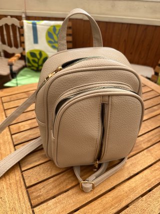 Mochila pequeña beige