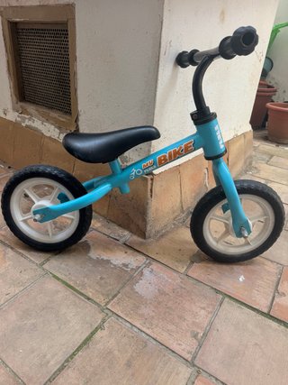 Bicicleta de equilibrio infantil azul