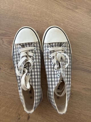 Zapatillas de Cuadros Gris y Blanco Talla 38
