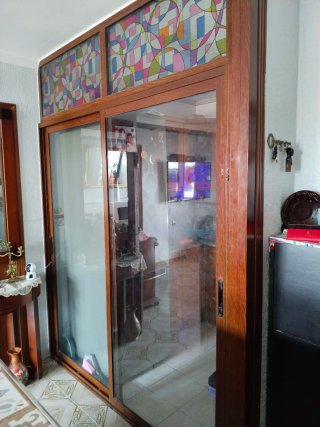 Puerta Corredera de Cristal y Aluminio