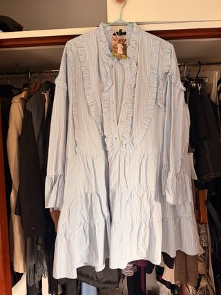 Vestido camisero con volantes