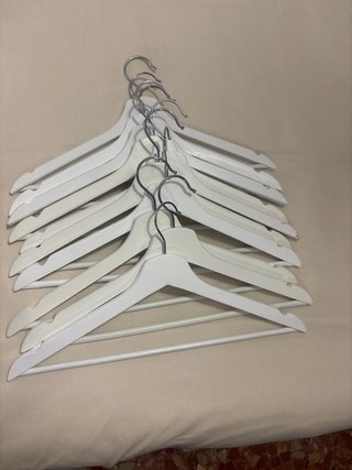 Set de 12 Perchas de Madera Blancas