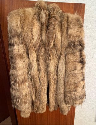 Abrigo de piel de coyote