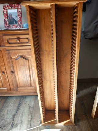 Mueble Artesanal de Madera para CD