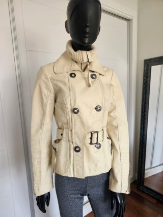 Abrigo de cuero beige