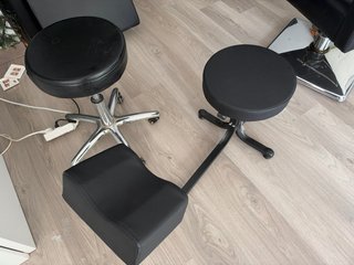 Set de 2 Taburetes con Reposapiés