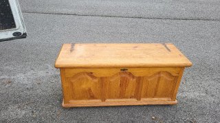Baúl de madera de pino