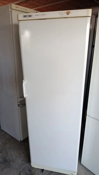 Congelador Vertical Zanussi 7 Cajones