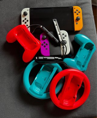 Nintendo Switch OLED con accessori