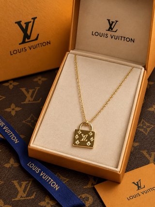 Collar LV Bolso Dorado Acero