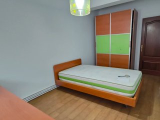 Dormitorio Juvenil con Cama , Armario y escritorio