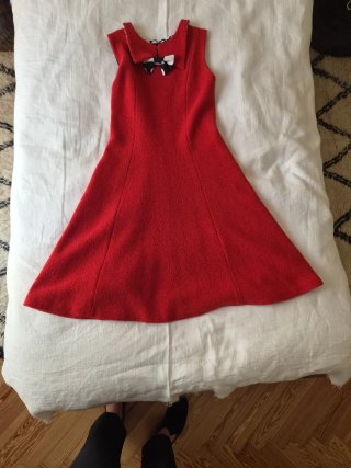 Vestido Rojo con Cuello y Lazo