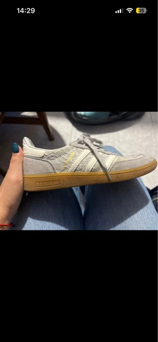 Zapatillas Adidas Grises y Blancas