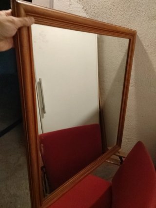 Espejo con marco de madera