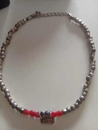 Collar de Plata con Cuentas Rojas