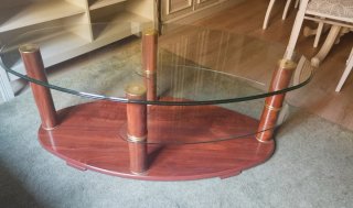 Mesa de centro ovalada de madera y cristal