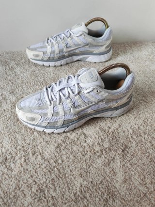 Zapatillas Nike Blancas y Grises