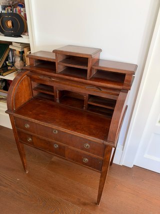 Escritorio de Madera con Cajones