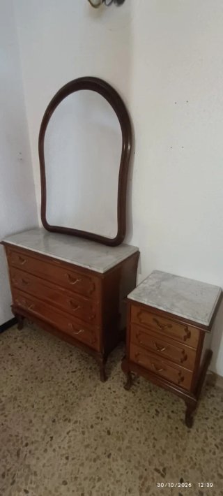 Tocador y Mesita de Noche Antiguos