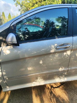 Puerta delantera izquierda del Mercedes B200