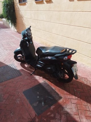 Scooter Peugeot Tweet 15 Negra