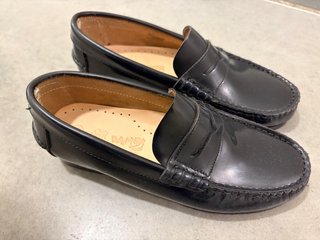 Zapatos Castellanos Negros 100% piel talla 34.