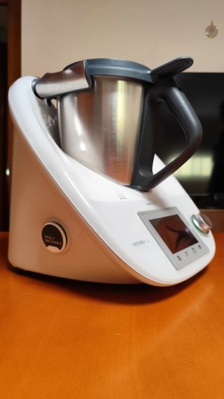 Thermomix TM5 con su bolsa original + 3 libritos