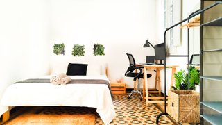 Silla de oficina de malla con ruedas · Mudanza