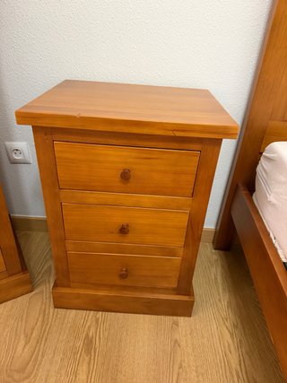 Mesita de Noche de Madera