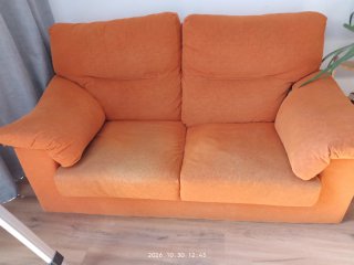 Sofá de dos plazas naranja