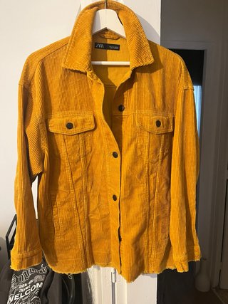 Chaqueta amarilla Zara