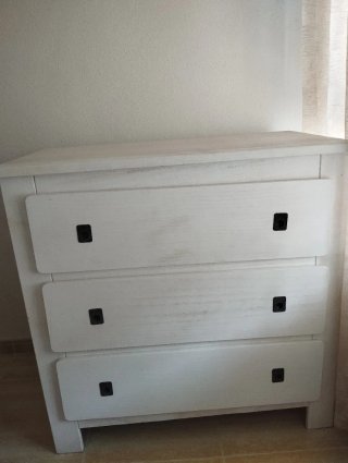 Cómoda Blanca Rústica de 3 Cajones