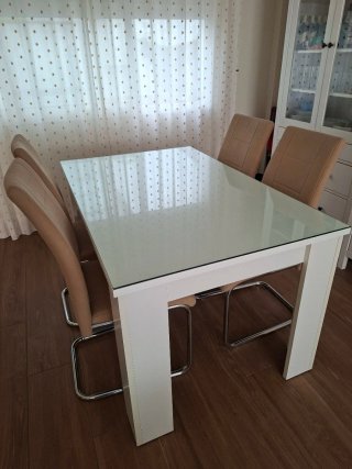 Conjunto de mesa y 6 sillas