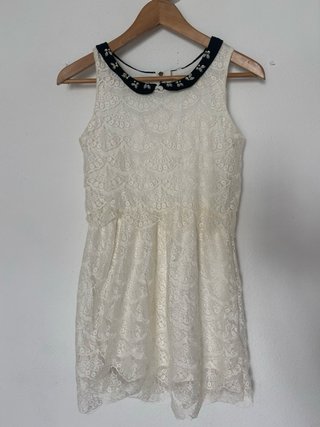 Vestido de encaje con cuello Peter Pan