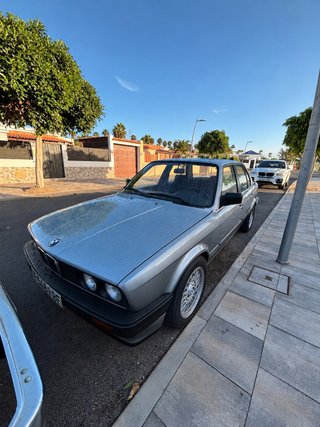 BMW E30 1989