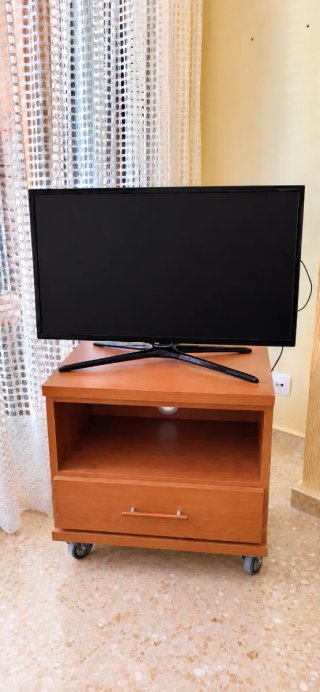 Mueble Auxiliar para TV con Ruedas