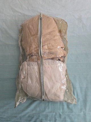 Juego de Sábanas y Almohada de Coralina