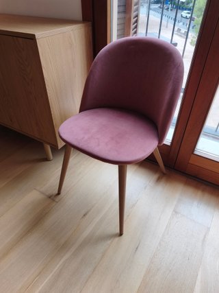 Sillas de madera y terciopelo