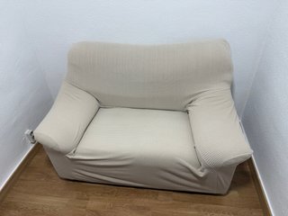 Sofá de dos plazas beige