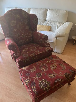 Sillón Orejero Vintage con Reposapiés