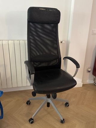 Silla de oficina IKEA Markus con arañazos de gato