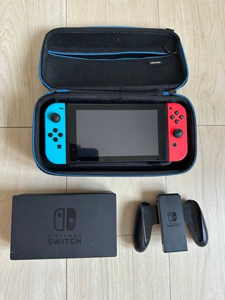 Nintendo Switch con custodia