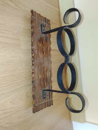 Pie de madera y forja antiguo