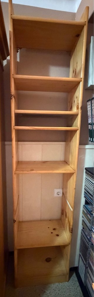 Estantería de madera