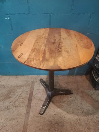Mesa Redonda de Madera y Metal
