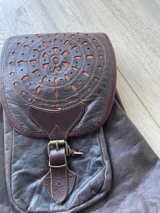 Mochila de Piel con Detalle Calado