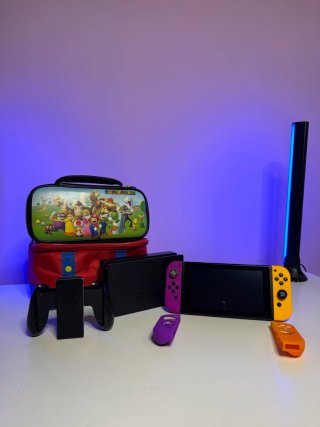 Nintendo Switch con custodia Super Mario